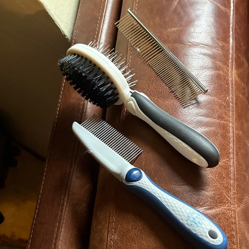 Dog Dual-Sided Grooming Brush and Comb Set -